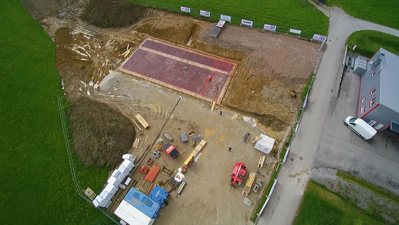 Luftaufnahme der Baustelle der neuen Unternehmenszentrale
